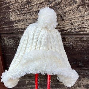 Gap Cable Knit hat w Poms